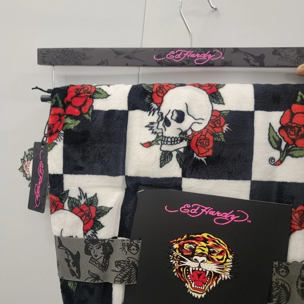 NWT ED HARDY Checkered Oversized 60‎ x 70 Plush Throw Blanket Skulls and Roses